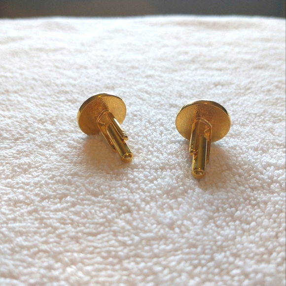 Geoffrey Beene Gold and Onyx Cuff links - Picture 2 of 2